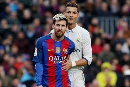 重庆两江新区十联屏打出多个宣传语，庆祝重庆铜梁龙冲超成功