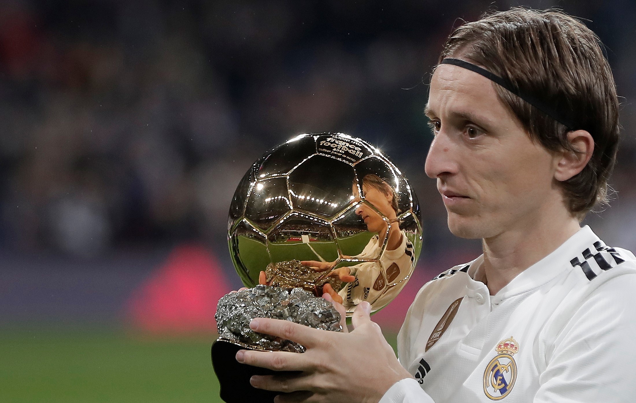 乐高推出1：1世界杯官方奖杯模型，售价为199.99美元